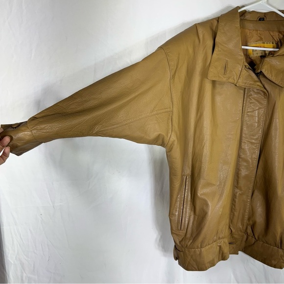 D’Linea Women's Vintage 80’s Tan Batwing Leather Jacket w/ Shoulder Padding - Picture 3 of 9